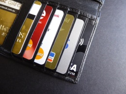 Vaut-il mieux utiliser votre carte de crédit ou votre carte de débit à l’étranger