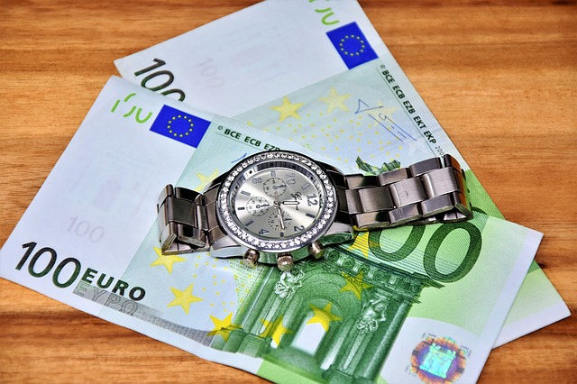 Quelle est la meilleure manière d'investir 100 euros par mois