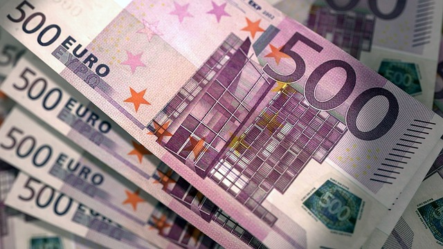 Combien de Belges effectuent encore des paiements en argent liquide